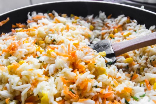 Komsen.com - Cara Memasak nasi goreng yang menggugah selera-louis-hansel-unsplash