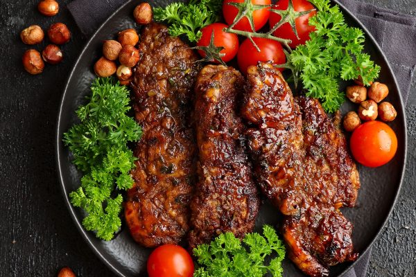 Komsen.com - Cara memasak steak yang empuk dan lezat-parnis-azimi-unsplash-1